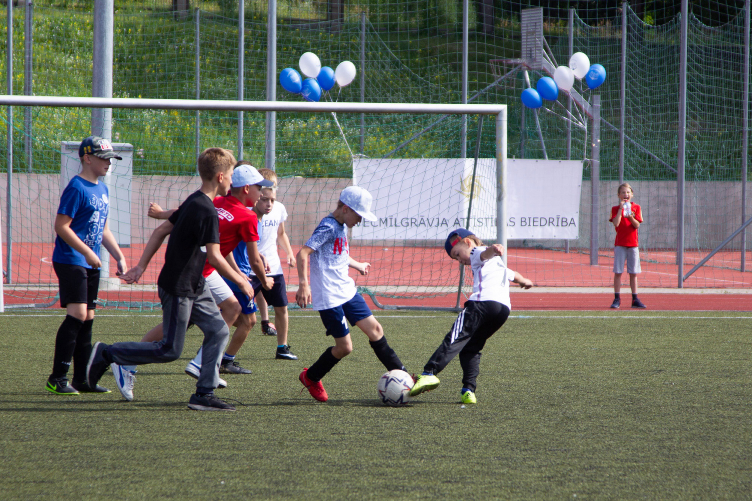 Izsludina konkursu par finansiālu atbalstu sporta svētku organizēšanai Rīgas apkaimēs