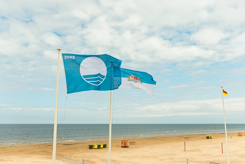 Zilais karogs Rīgas pludmales