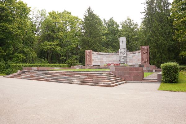 piemineklis Jānim Čakstem