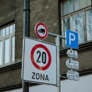 atruma-ierobezojums-20-maksas-autostavvieta